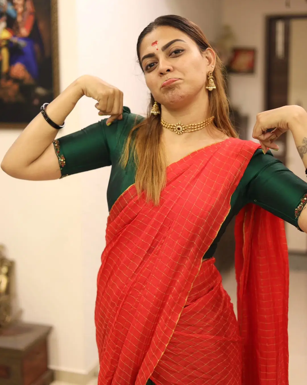 ANUSREE NAIR IN SOUTH INDIAN TRADITIONAL RED SAREE GREEN BLOUSE